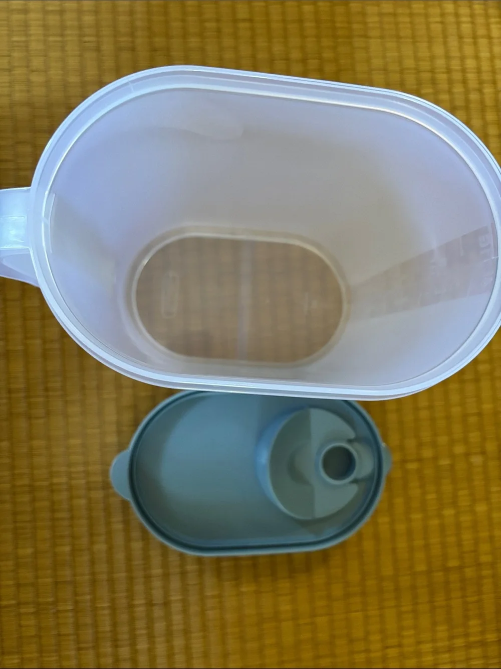 Plastic Kitchen Storage Container with Handle - Light Blue Lid- 1 gallon